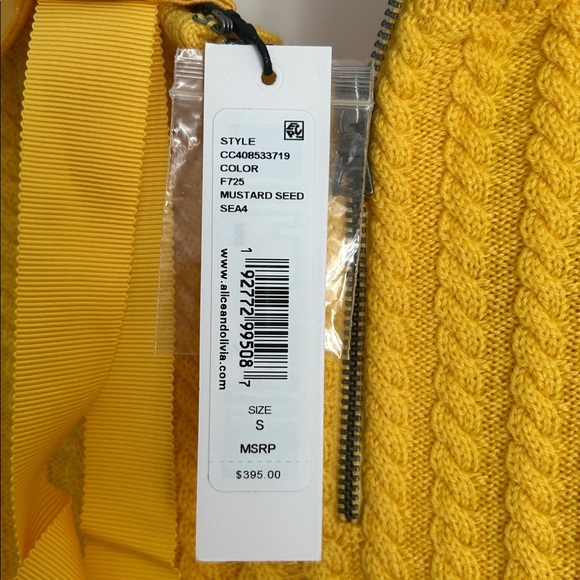 Alice and Olivia Abbott with collar - Picture 6 of 15